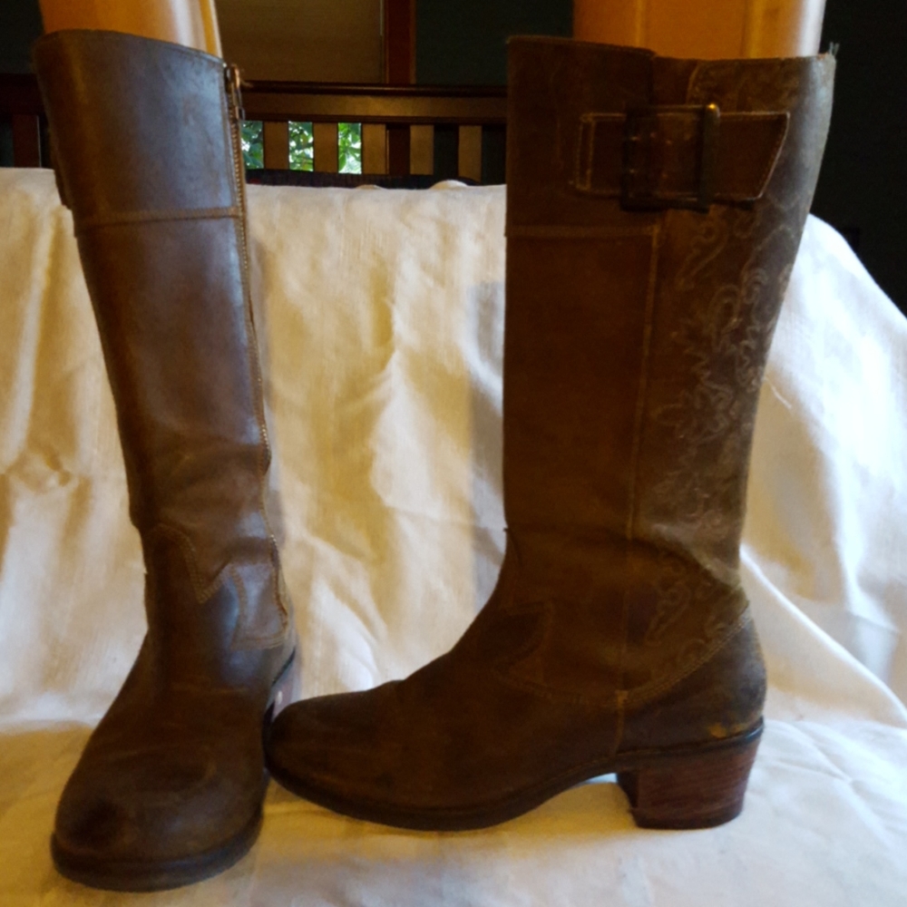 Olukai boots size 8
